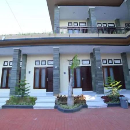 Oyo Flagship 91237 Ratu Guest House Kedunganan Luaran gambar