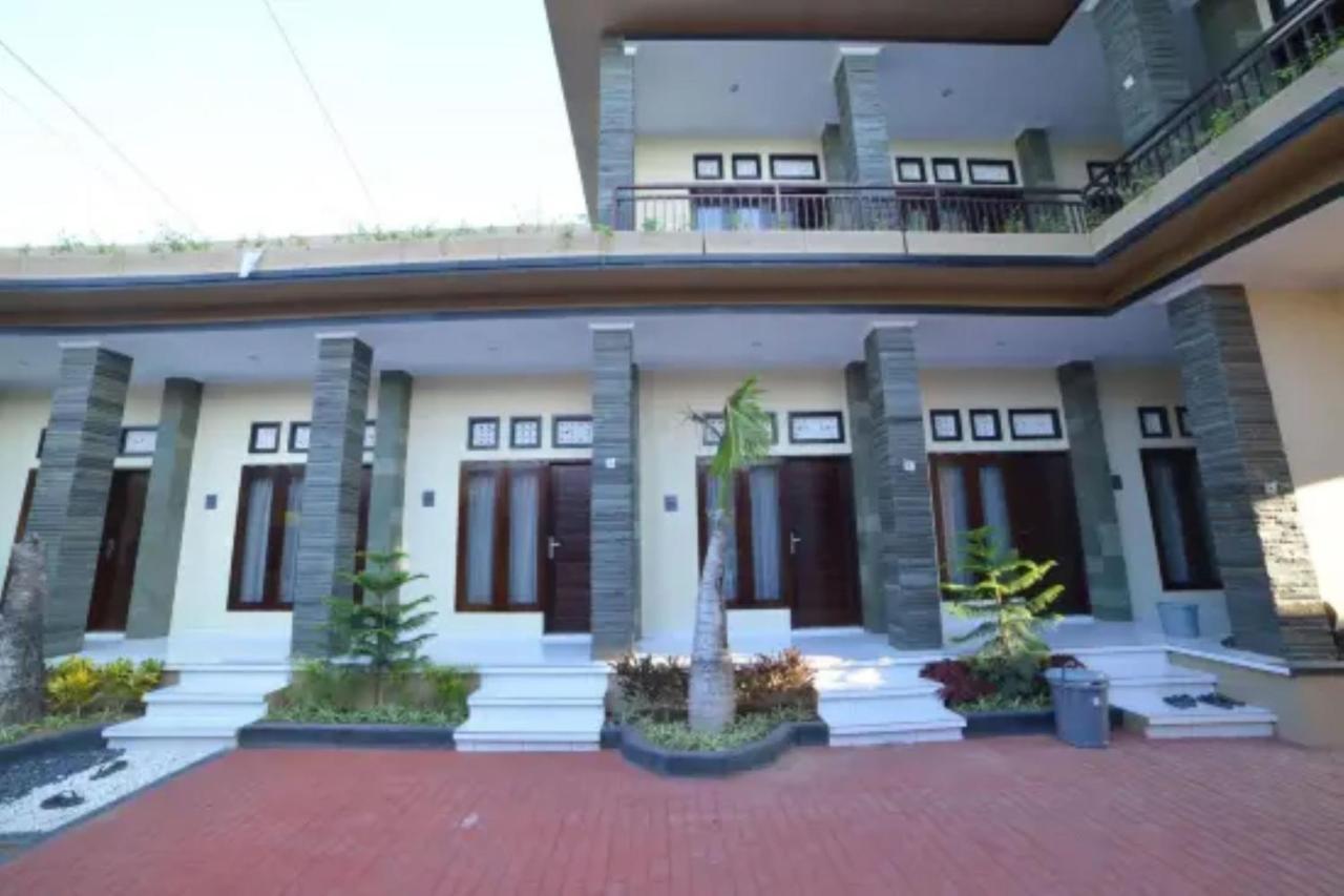 Oyo Flagship 91237 Ratu Guest House Kedunganan Luaran gambar