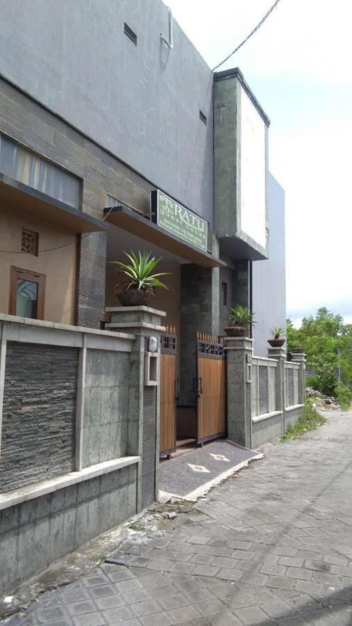 Oyo Flagship 91237 Ratu Guest House Kedunganan Luaran gambar