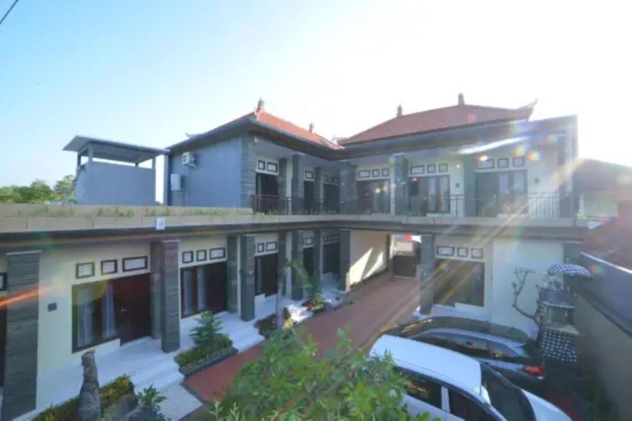 Oyo Flagship 91237 Ratu Guest House Kedunganan Luaran gambar