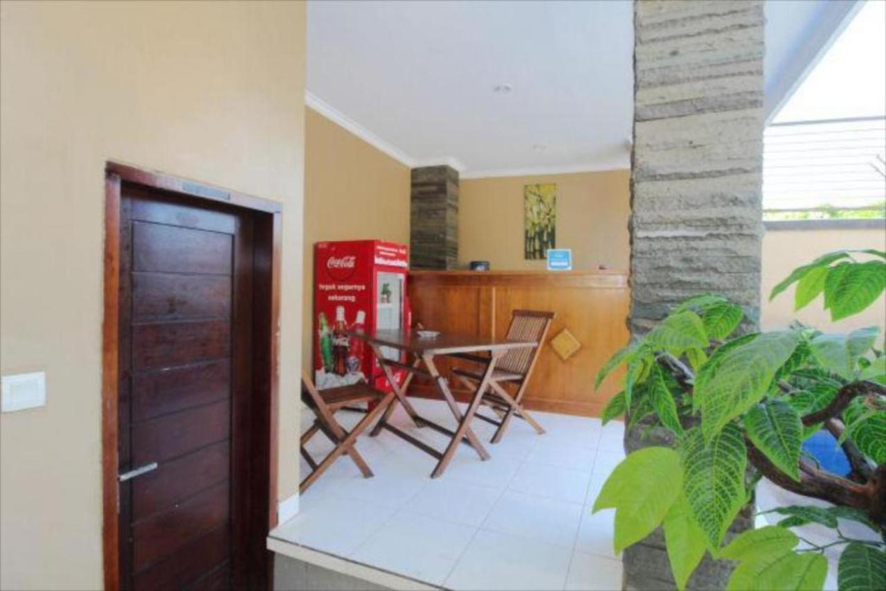 Oyo Flagship 91237 Ratu Guest House Kedunganan Luaran gambar