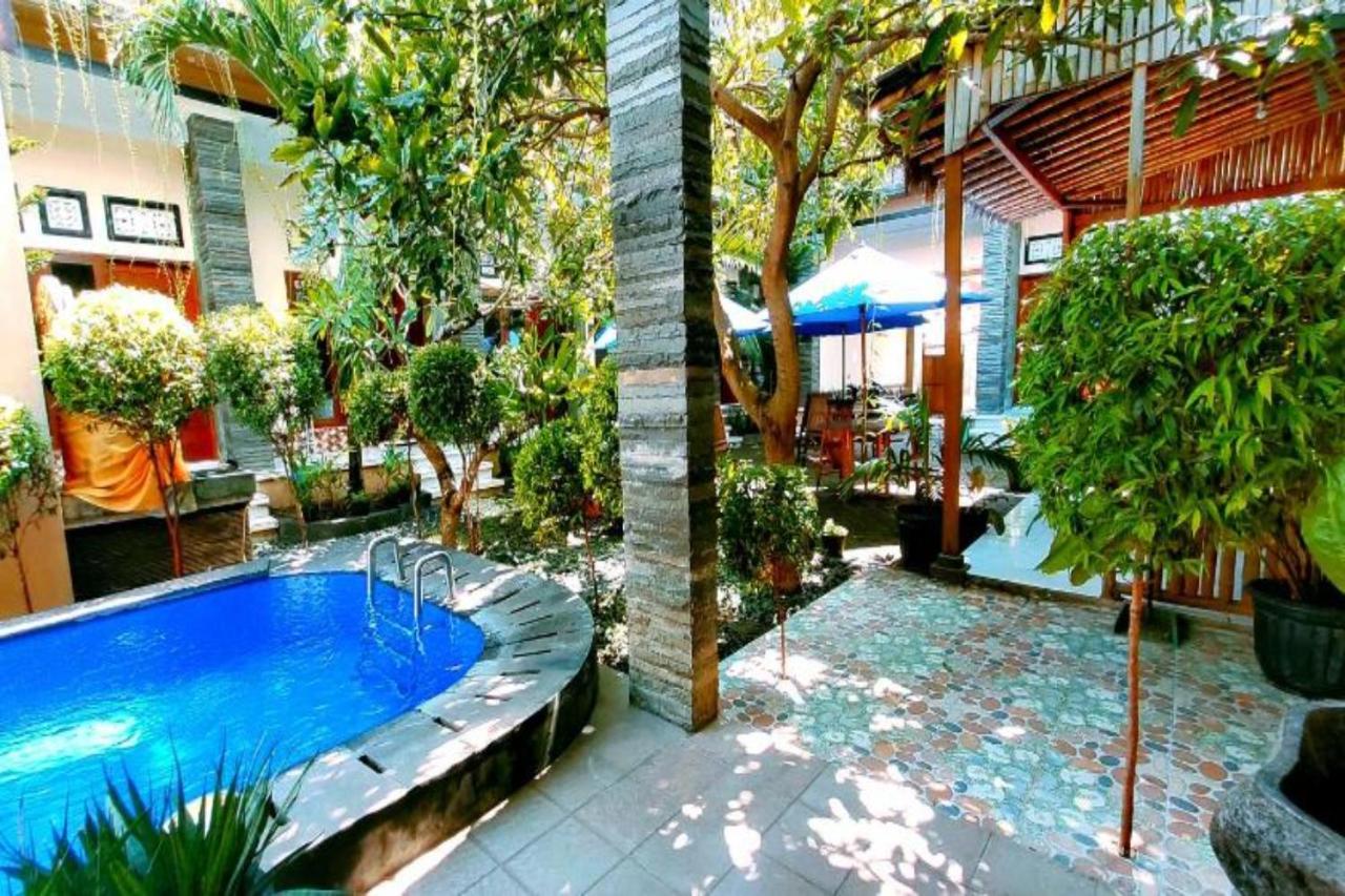 Oyo Flagship 91237 Ratu Guest House Kedunganan Luaran gambar