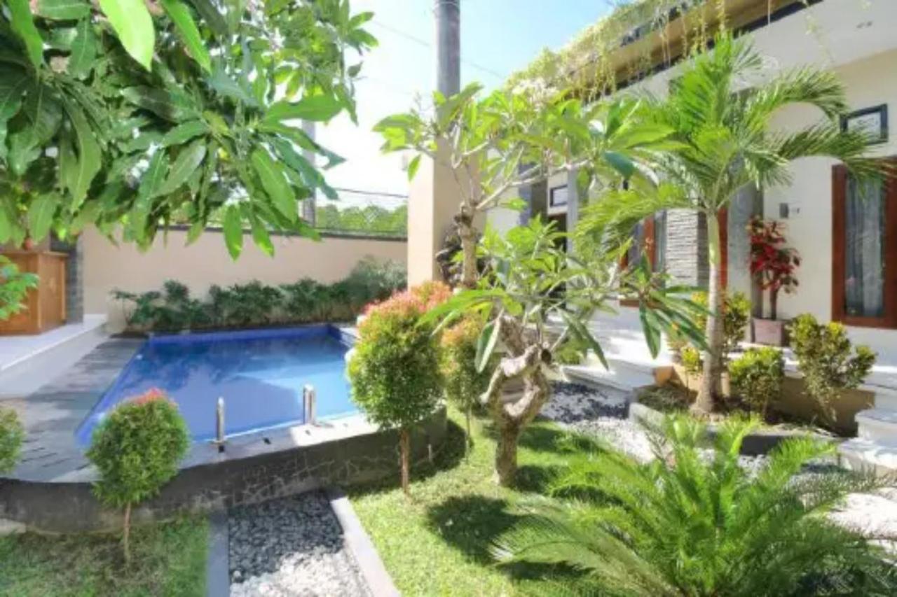 Oyo Flagship 91237 Ratu Guest House Kedunganan Luaran gambar