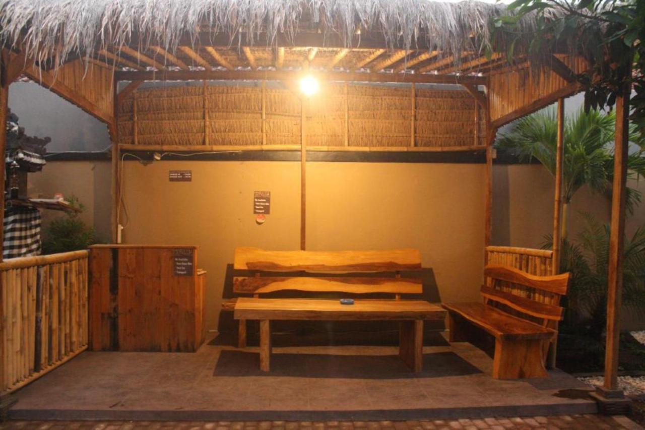 Oyo Flagship 91237 Ratu Guest House Kedunganan Luaran gambar