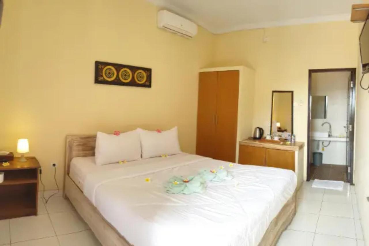Oyo Flagship 91237 Ratu Guest House Kedunganan Luaran gambar