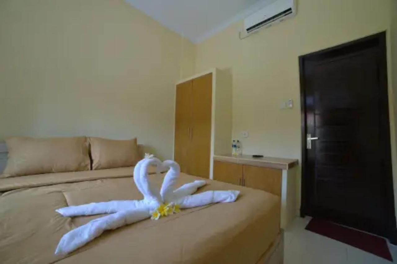 Oyo Flagship 91237 Ratu Guest House Kedunganan Luaran gambar
