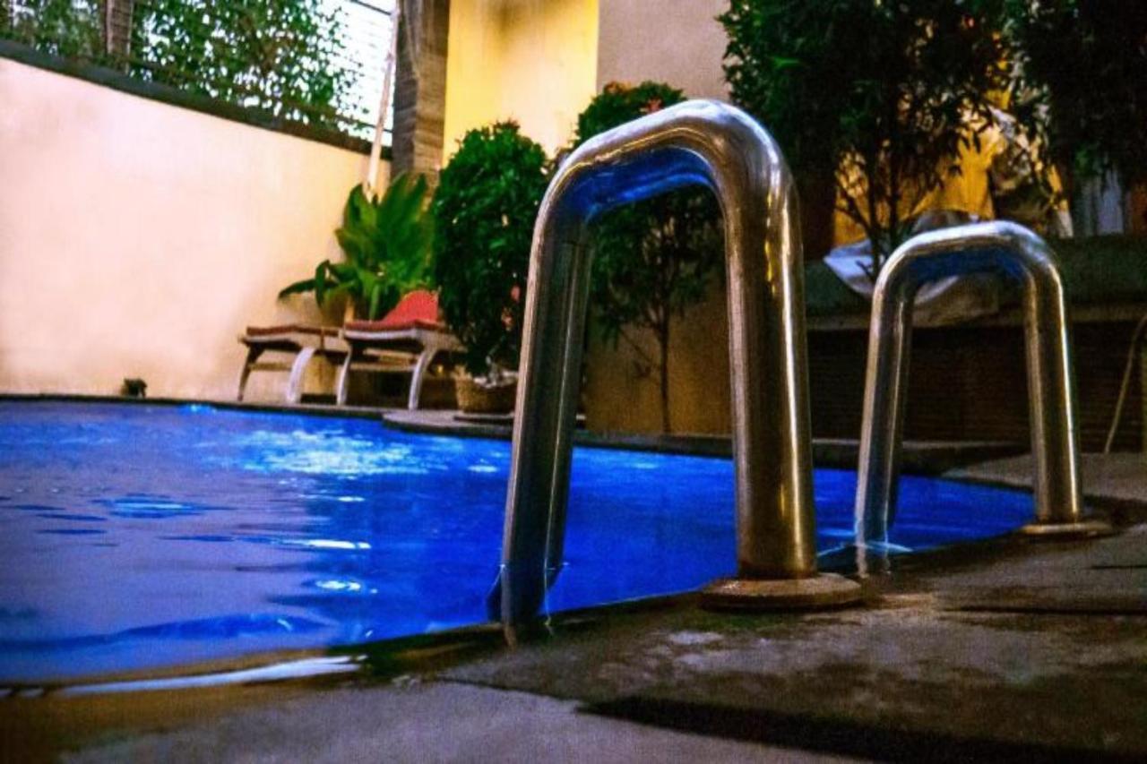 Oyo Flagship 91237 Ratu Guest House Kedunganan Luaran gambar