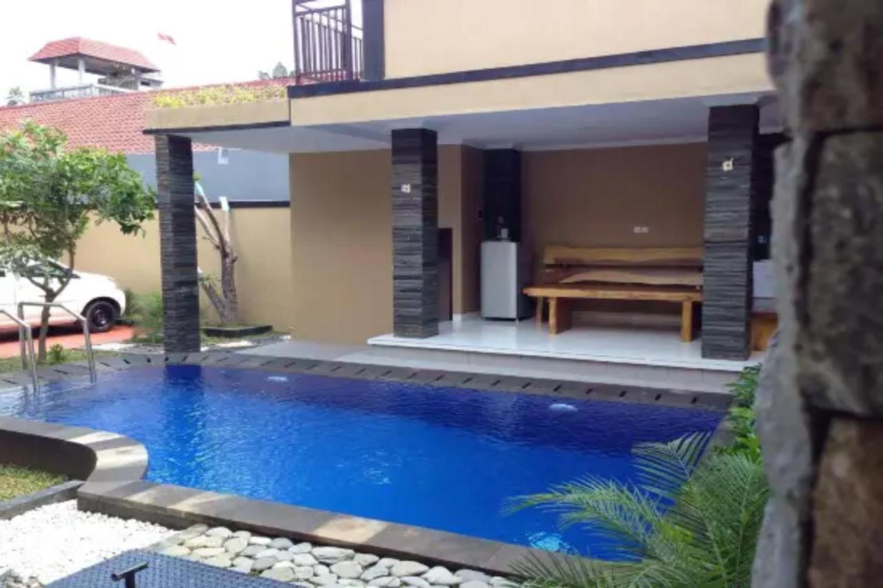 Oyo Flagship 91237 Ratu Guest House Kedunganan Luaran gambar