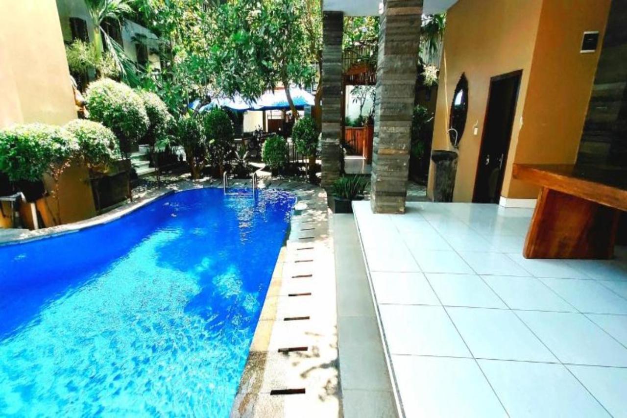 Oyo Flagship 91237 Ratu Guest House Kedunganan Luaran gambar
