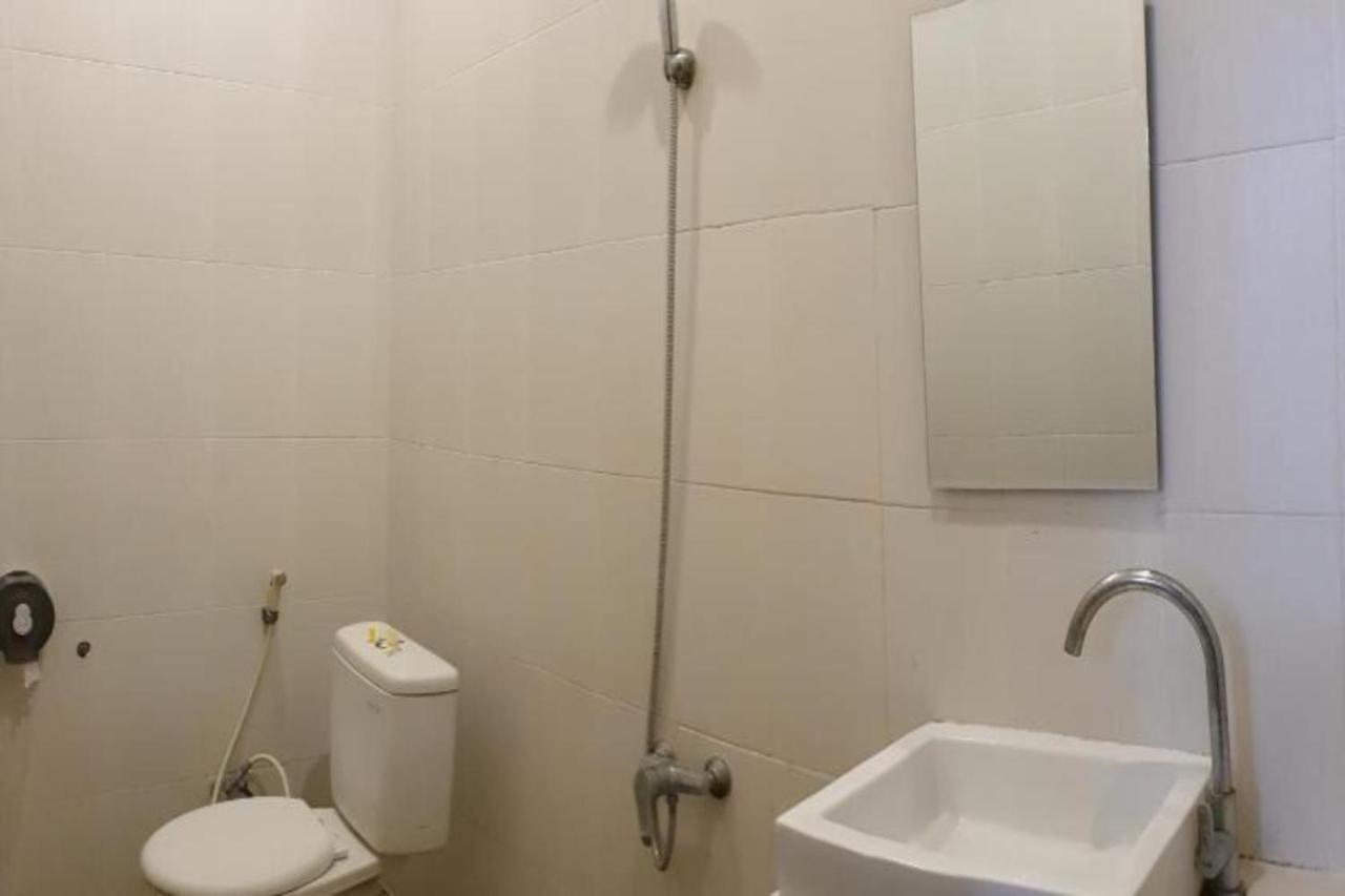 Oyo Flagship 91237 Ratu Guest House Kedunganan Luaran gambar